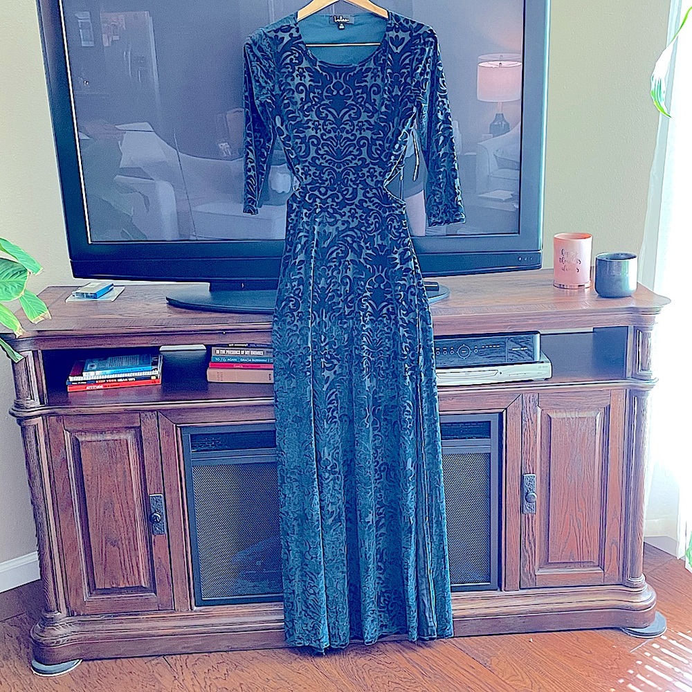 NWT Emerald maxi dress /back cut out